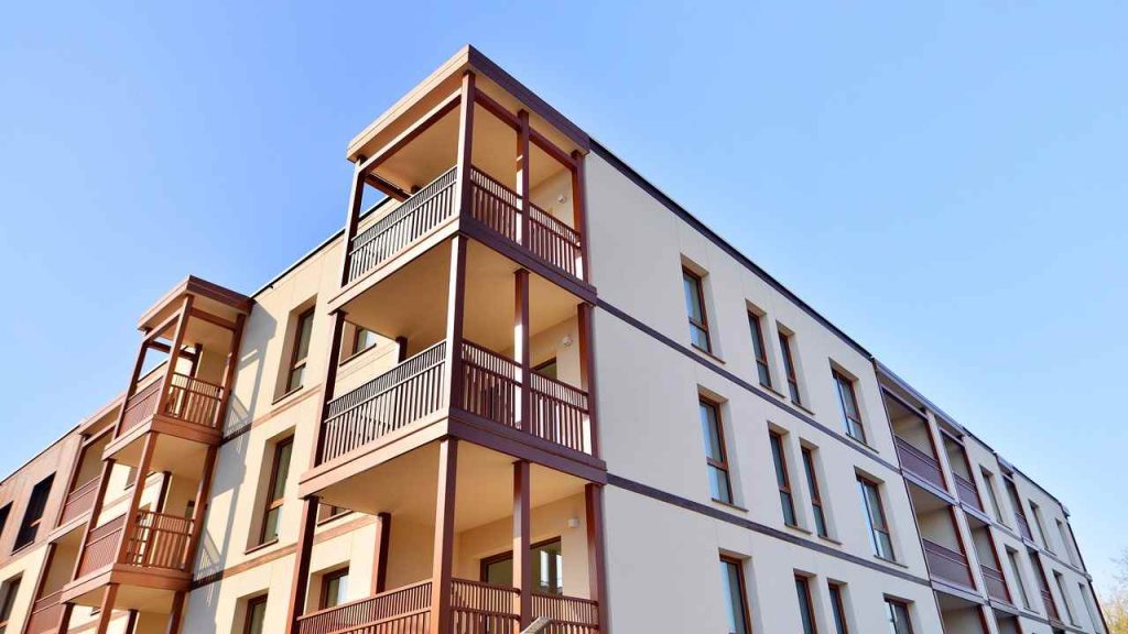 Rusi chcú stavať viacposchodové drevené bytovky. Ľudia tomu neveria