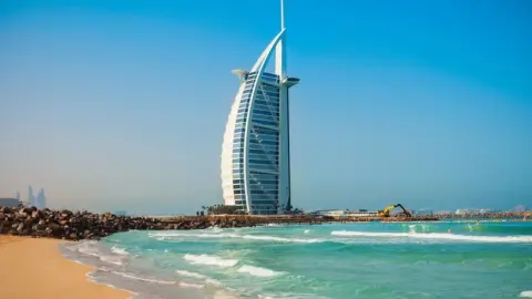 Ikonický hotel v Dubaji končí na 18 mesiacov. Čo sa deje za jeho zatvorením