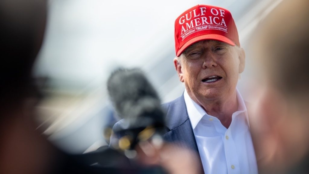 Cola „zabíja trávu, tak zabíja aj rakovinu“? Donald Trump opäť šokuje