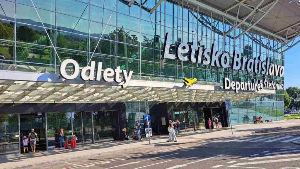 „EÚ opakuje historickú chybu.“ Brusel plánuje zdražiť letenky