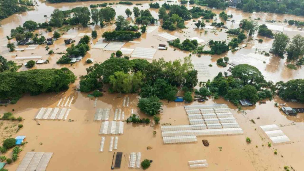 Ilustračná fotografia: Rozsiahle záplavy môžu poškodiť obydlia, infraštruktúru aj poľnohospodársku pôdu. Silné El Niño môže v niektorých častiach sveta zvýšiť pravdepodobnosť mimoriadne výdatných zrážok a povodní. Foto: Toa55 / Shutterstock
