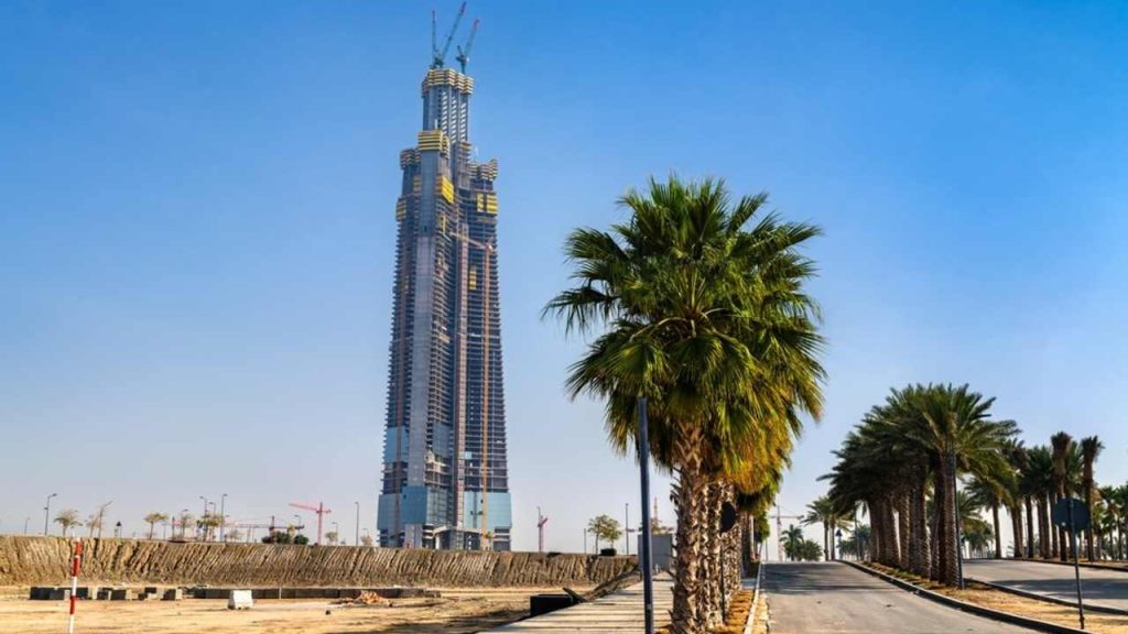 Ilustračná fotografia: Jeddah Tower vo výstavbe v saudskoarabskej Džidde vo februári 2026. Budúci najvyšší mrakodrap sveta po obnovení stavebných prác rýchlo rastie a po dokončení má prekonať výšku jedného kilometra. Foto: Leonid Andronov / Shutterstock.com